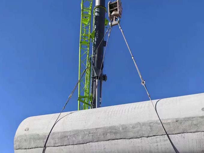 多臺汽車吊助力黃島某工地設備吊裝